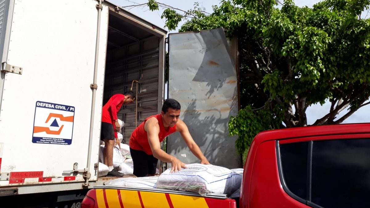 Governo manda ajuda humanitária para duas mil famílias no litoral