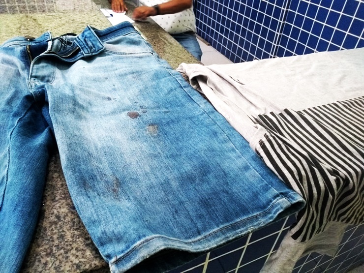 Roupas de 'Pestana" usadas no crime e com manchas de sangue