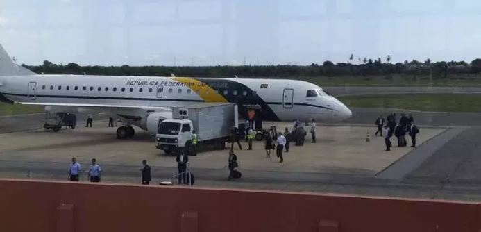 Comitiva do presidente Jair Bolsonaro desembarca em Parnaíba