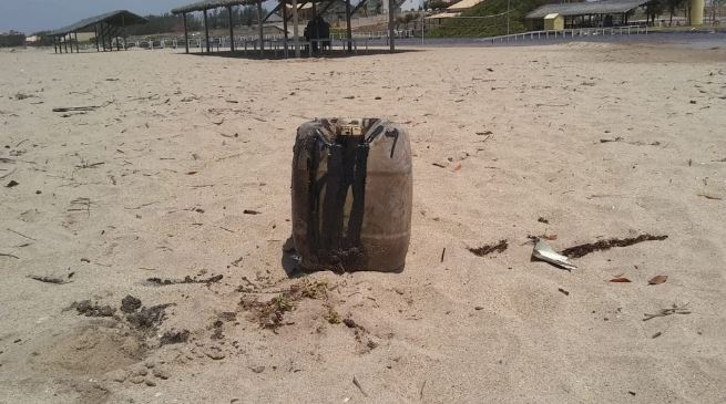 Manchas de óleo atingem seis praias do litoral piauiense; “galão” foi encontrado