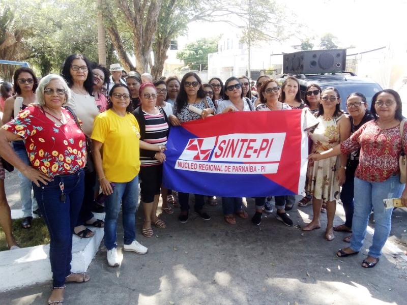 SINTE-PI realiza manifestação com professores aposentados em Parnaíba