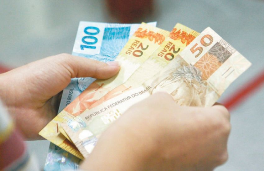 Salário mínimo em 2020 será menor que o previsto e ficará em R$ 1.030