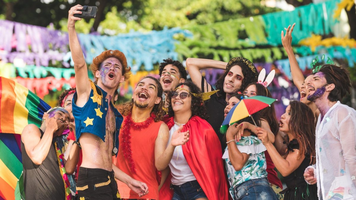 60% dos brasileiros vão passar carnaval em casa