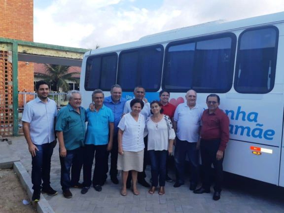 Florentino Neto entrega ônibus e novos equipamentos ao Heda em Parnaíba