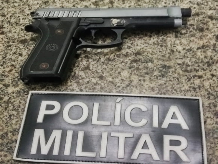Polícia Militar flagra jovem assaltando com pistola de brinquedo