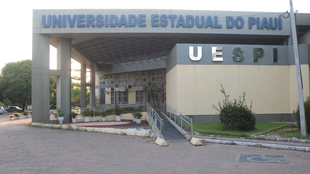 Uespi divulga edital com bolsas de Auxílio Moradia Emergencial para todos os campi