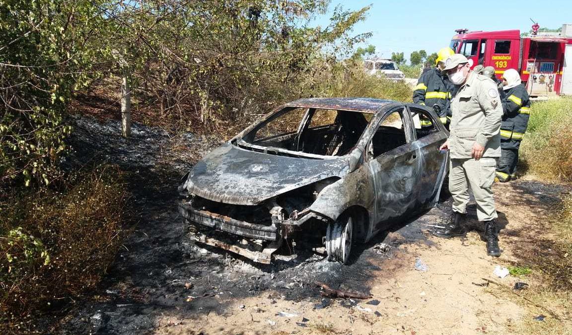 Carro com placas de Teresina é achado em chamas em Parnaíba