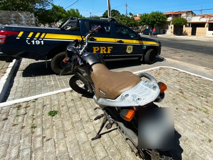 PRF apreende motocicleta adulterada e prende homem por Adulteração de sinal identificador de veículo automotor