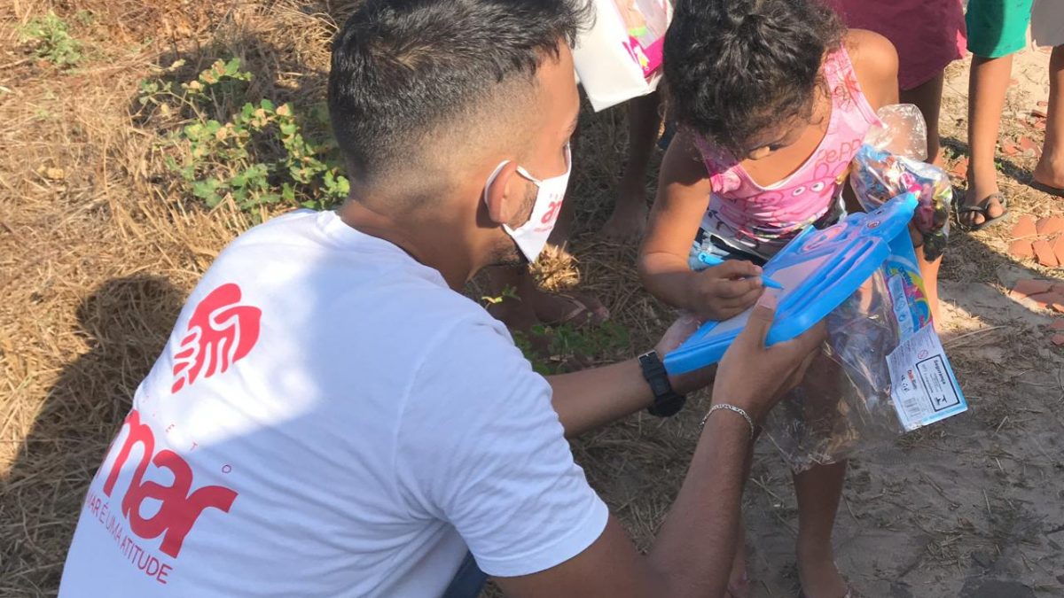 Projeto AMAR distribui brinquedos para crianças carentes de três assentamentos em Parnaíba