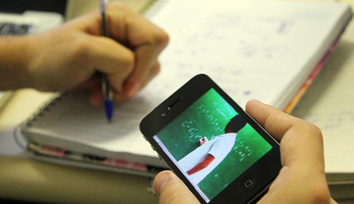 Capes oferece 300 mil vagas em cursos virtuais para professores