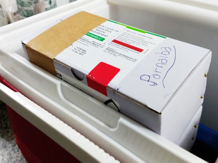 Parnaíba recebe vacina AstraZeneca contra Covid-19 para profissionais da saúde