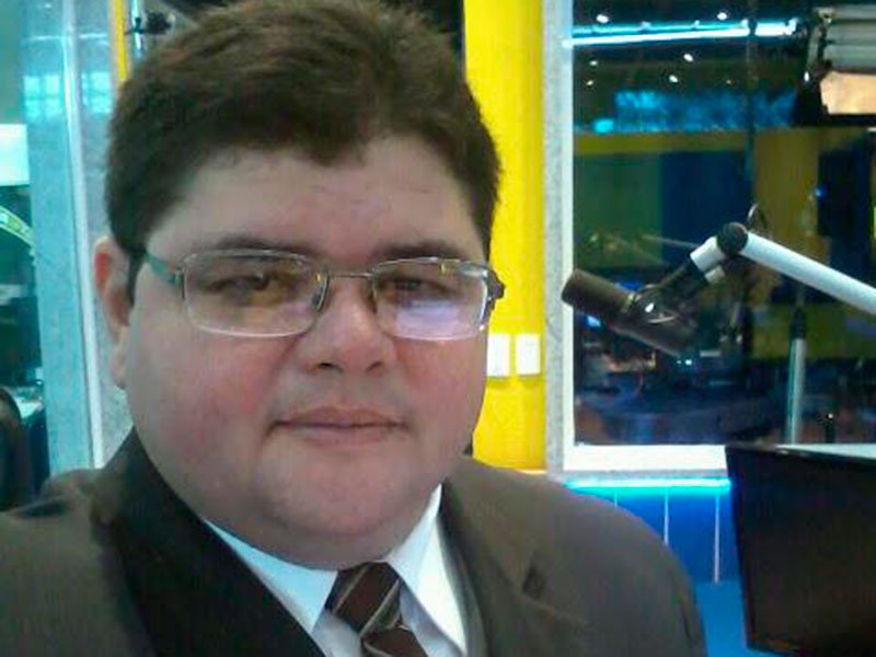 Jornalista Carlos Mesquita recebe alta de UTI após nova cirurgia no HU