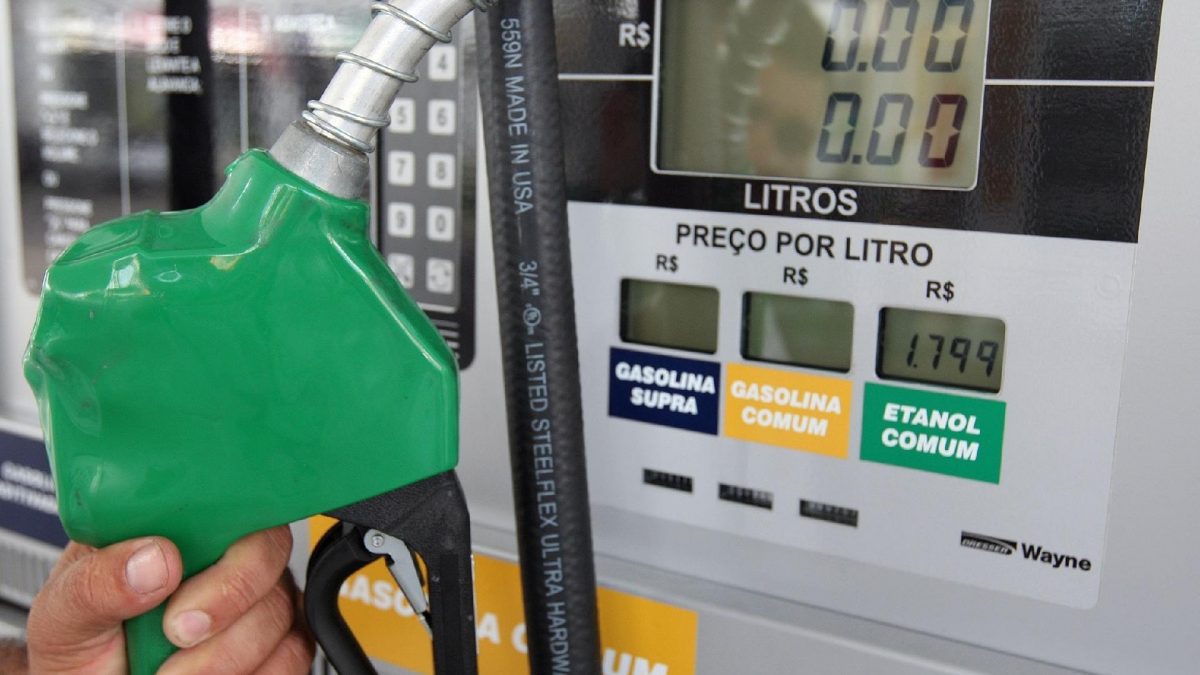 Preço da gasolina reduz R$ 0,14 por litro
