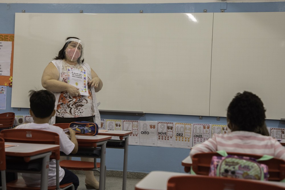 Trabalhadores da educação serão incluídos na 2ª fase da vacinação no Piauí