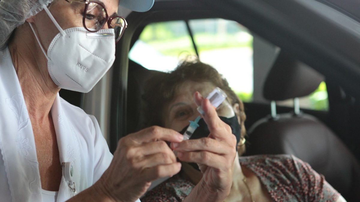 Piauí inicia vacinação do idosos a partir de 65 anos