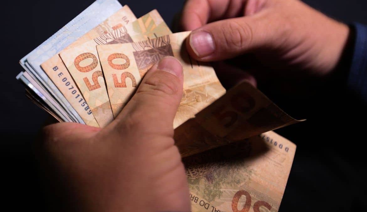 Valor do salário mínimo pode ser de R$ 1.155,55 em 2022
