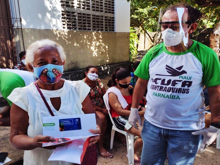 Central Única das Favelas em Parnaíba entrega auxílio de R$ 100 para famílias vulneráveis