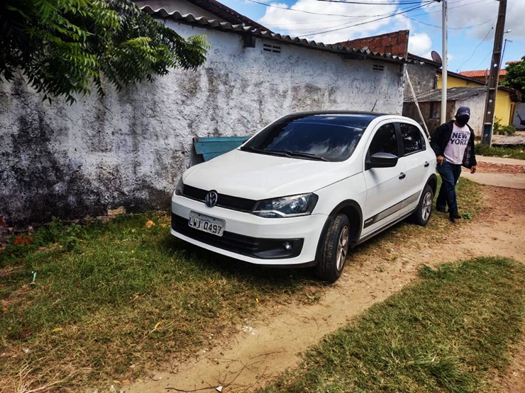 Carro roubado em assalto é localizado pela polícia em Luís Correia