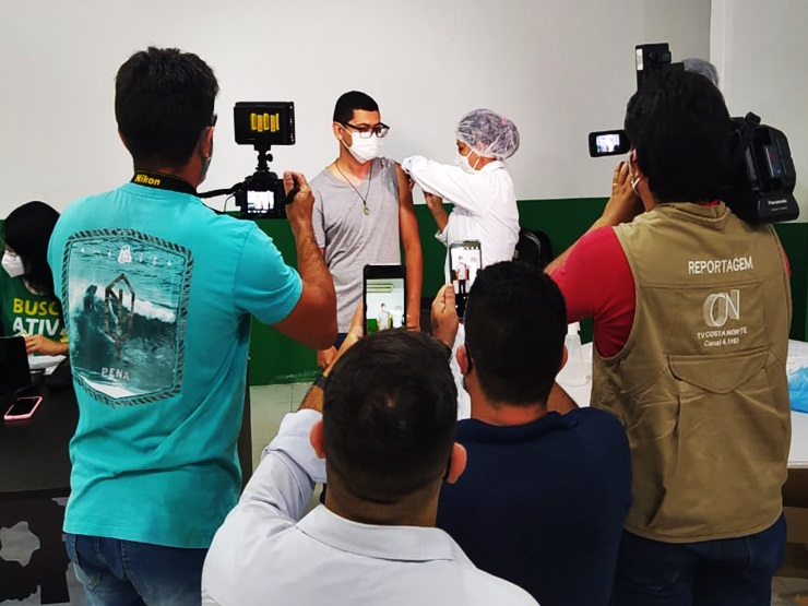Jornalistas e comunicadores são vacinados contra a Covid-19 em Parnaíba