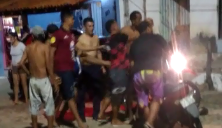 VÍDEO: Jovem é capturado pela população após realizar assalto no Bairro Nova Parnaíba