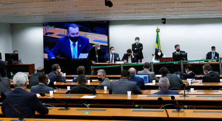 Congresso conclui votação da LDO 2022, com salário mínimo de R$ 1.147