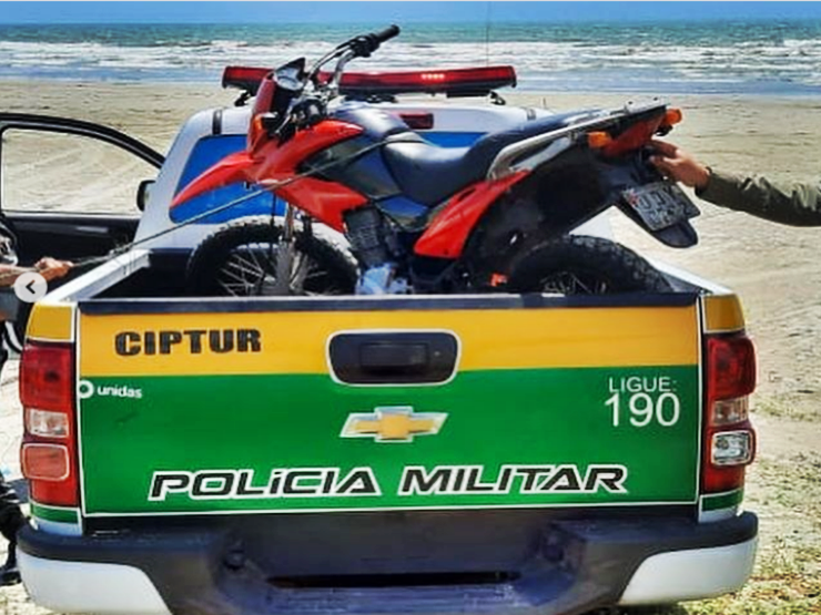 Polícia apreende moto com restrição de roubo na orla de Luís Correia