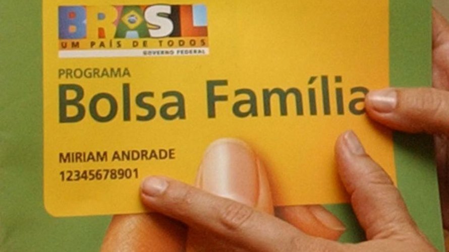 Valor pago pelo Bolsa Família pode dobrar, diz Bolsonaro