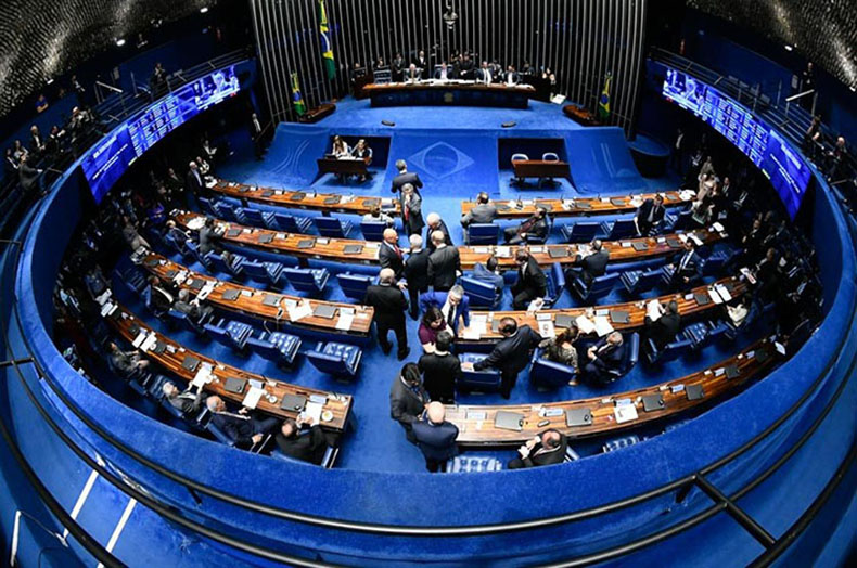 Senado libera candidatura para políticos multados por contas rejeitadas