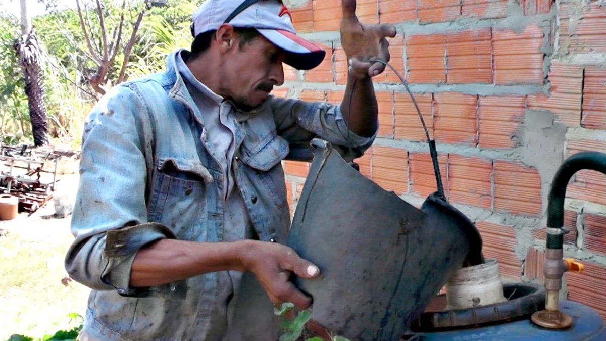 Na Ilha das Canárias, pescador produz gás de cozinha a partir de fezes suínas