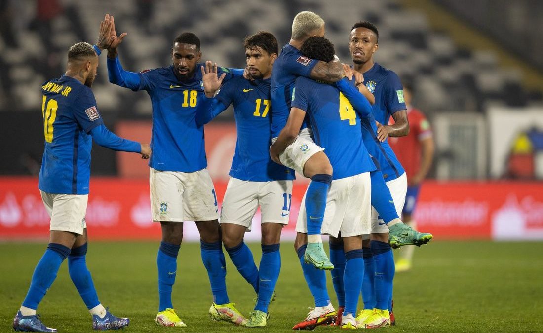 Brasil bate Chile e chega a 7 vitórias seguidas nas eliminatórias para Copa