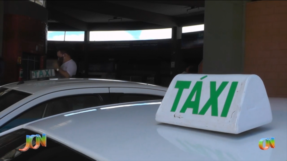 Nova lei proíbe apreensão de veículos de taxistas e entregadores no Piauí