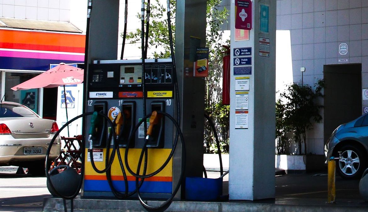 Preços de gasolina e diesel aumentam hoje nas refinarias