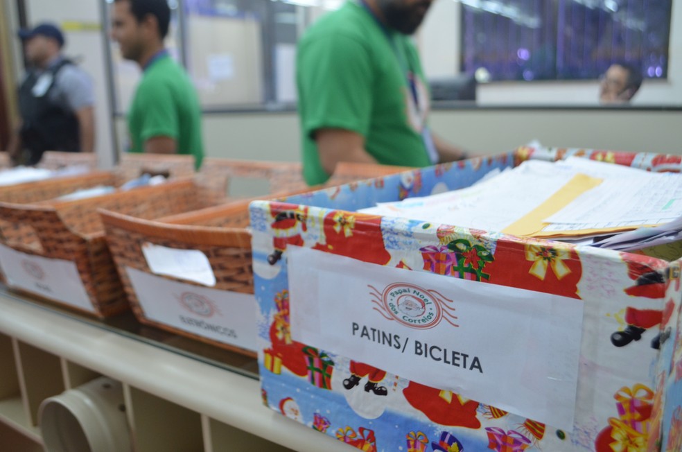 Papai Noel dos Correios inicia campanha de adoção de cartinhas online e presencial no Piauí