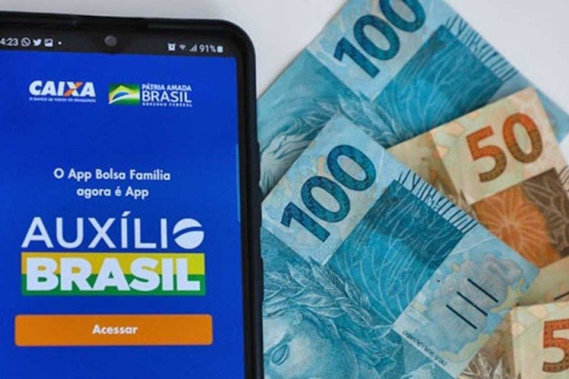 Auxílio Brasil: piso de R$ 400 já vale neste mês; pagamento começa nesta sexta-feira
