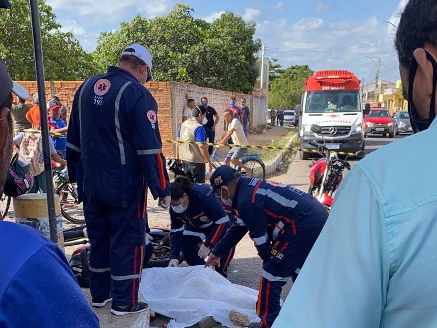 Grave acidente mata motociclista no Bairro Dirceu Arcoverde