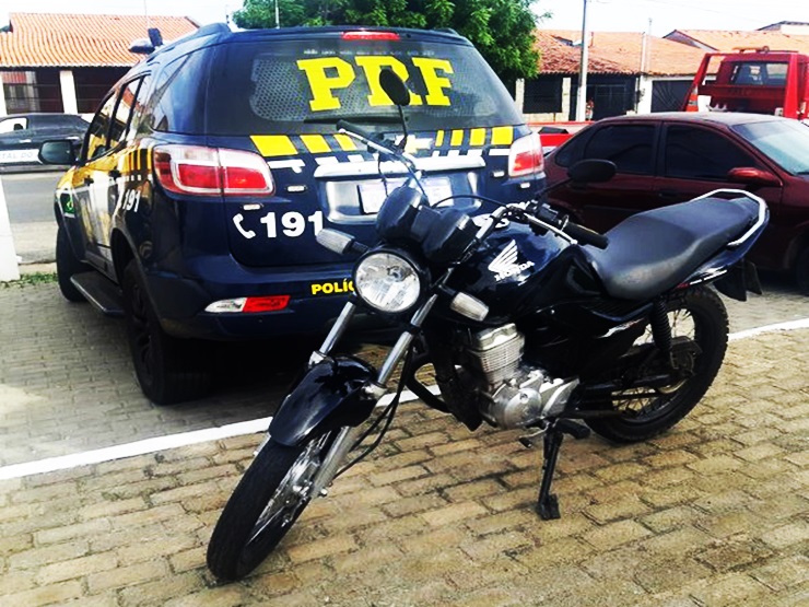 PRF em Parnaíba recupera moto com registro de estelionato