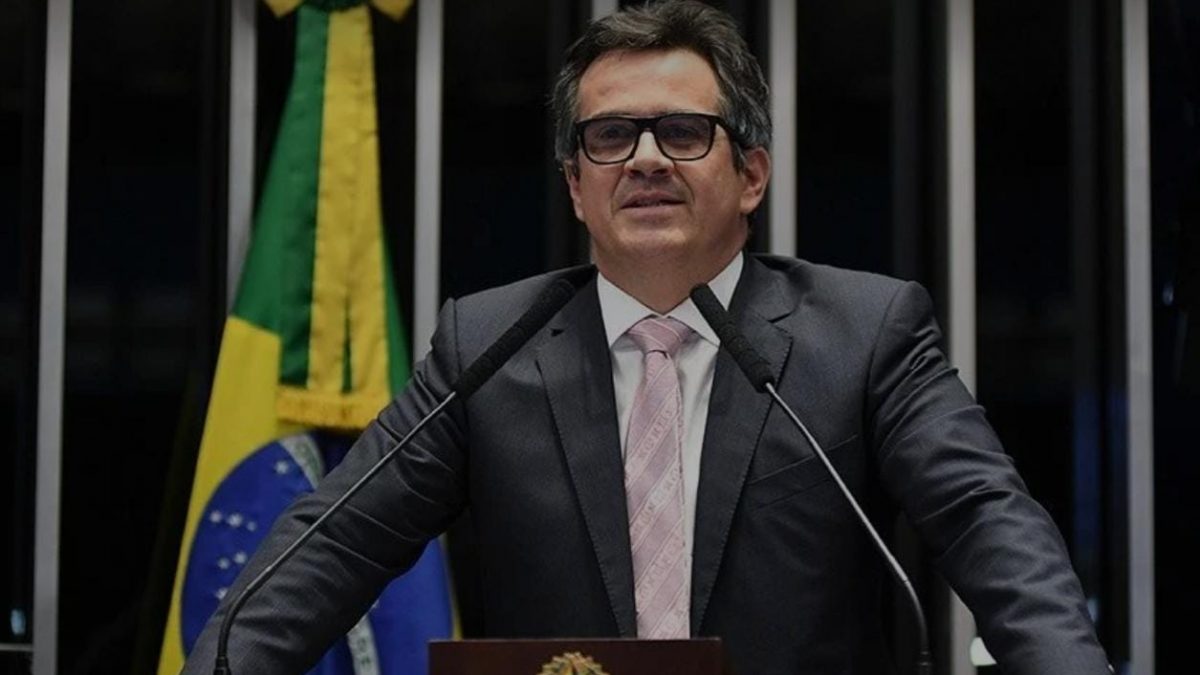 Ciro Nogueira tira licença da Casa Civil “para assuntos particulares”