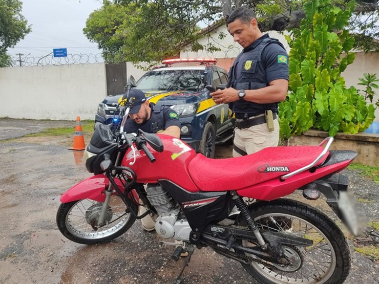 Em Parnaíba, PRF recupera motocicleta roubada há um ano em Esperantina