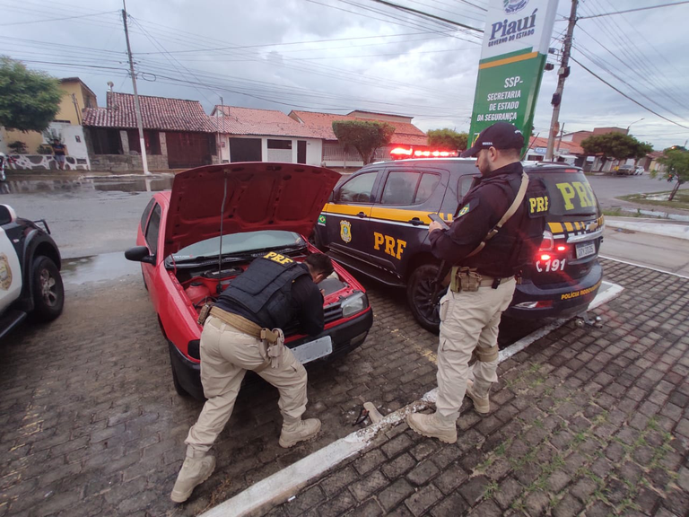 Após denúncia, PRF recupera em Parnaíba veículo roubado no Ceará