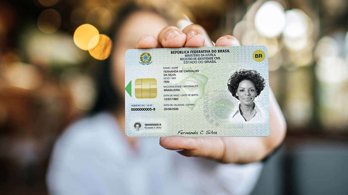 Governo entrega primeira remessa da nova Carteira de Identidade Nacional