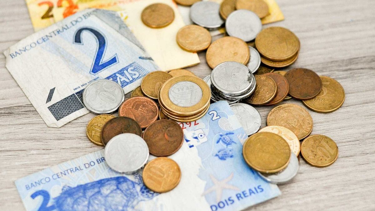 Salário mínimo em 2023 deverá ser de R$ 1.302,00