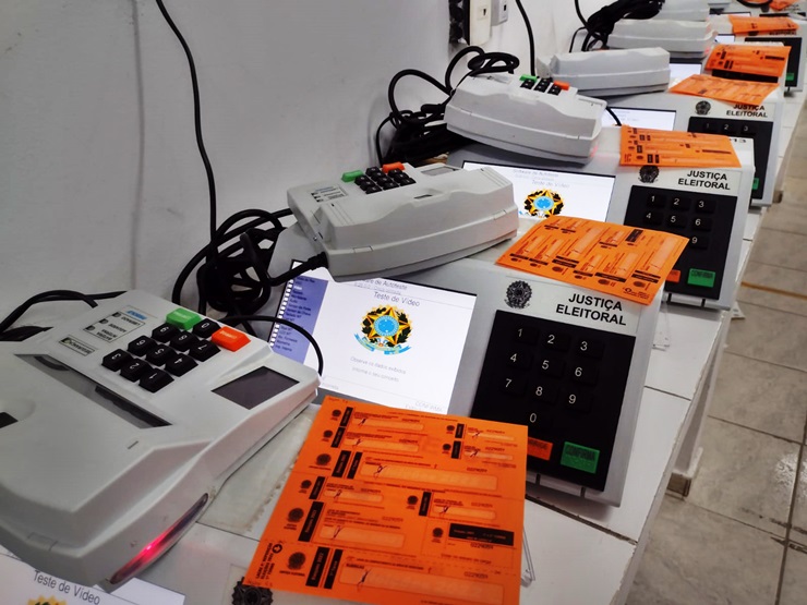 Urnas eletrônicas começam a ser preparadas no Cartório Eleitoral de Parnaíba