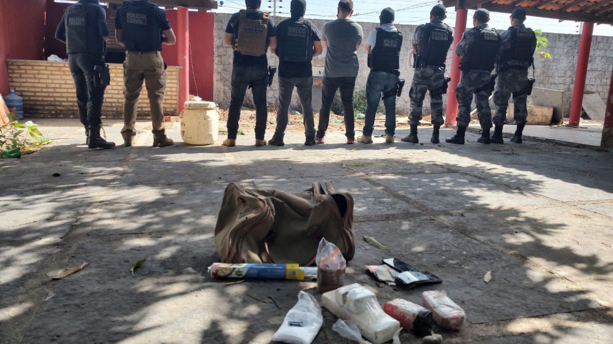 Dupla é presa pela polícia por organização criminosa e tráfico de drogas, em Parnaíba