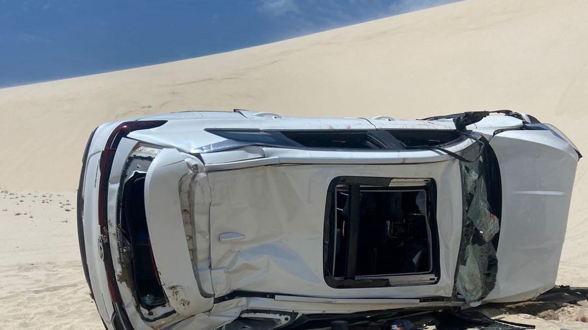 Mulher morre após carro cair de duna em Camocim, no litoral do Ceará