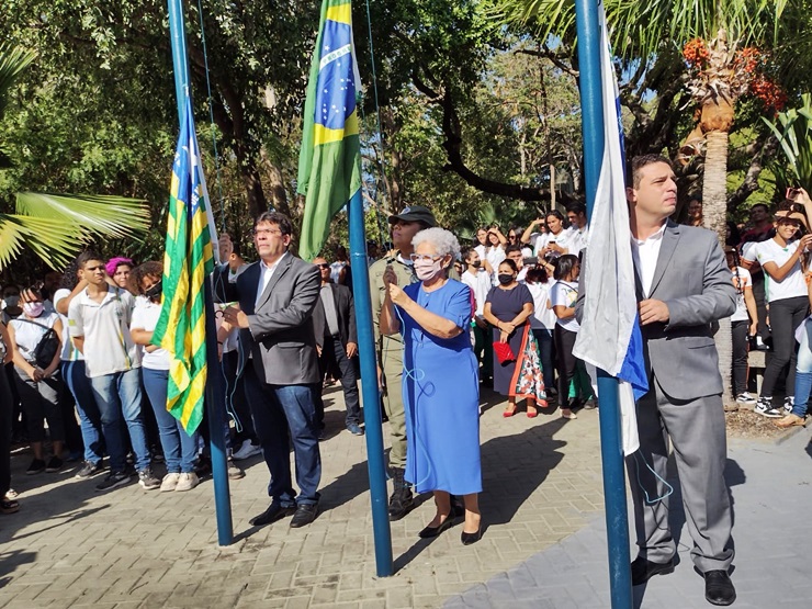 Celebração de 200 anos do Piauí em Parnaíba tem solenidade cívico-militar e cerimônia religiosa