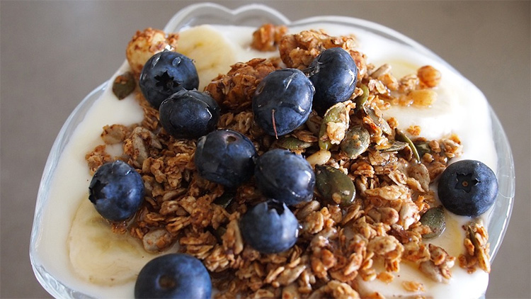 Conheça cinco benefícios da granola para a saúde