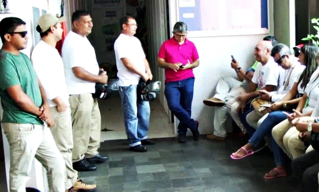 Agentes de Endemia fazem ato de cobrança à Prefeitura de Parnaíba
