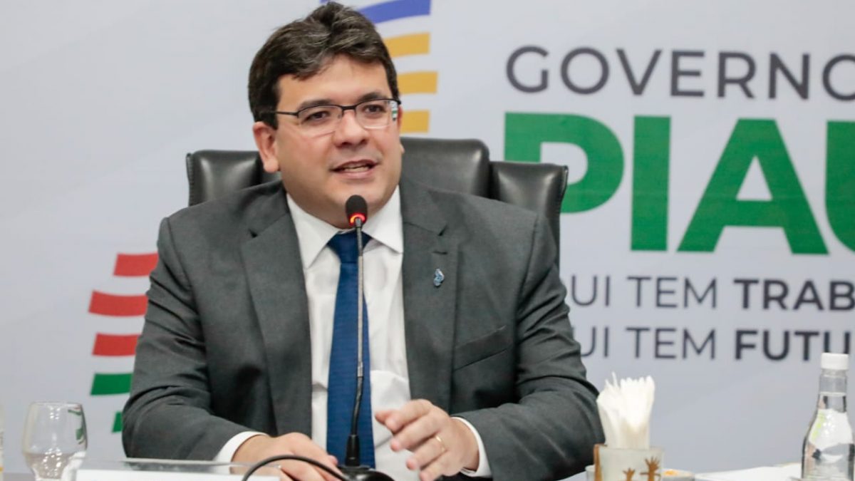 Rafael Fonteles anuncia bonificação de até R$ 2 mil para professores do Estado