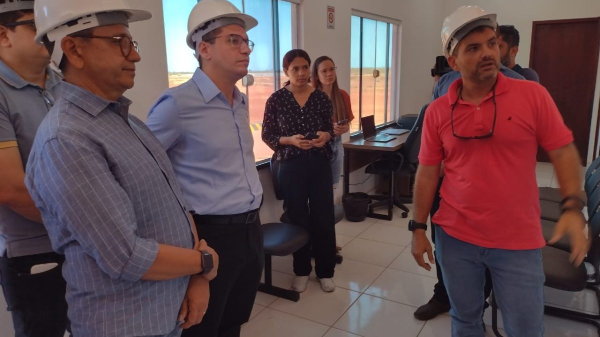 Secretário de Meio Ambiente do Piauí Daniel Oliveira visita aterro sanitário padrão na planície litorânea