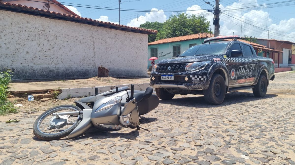 Moto roubada utilizada em assaltos em Parnaíba é recuperada pela PM